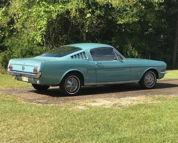 1965 Ford Mustang - Thumbnail 2